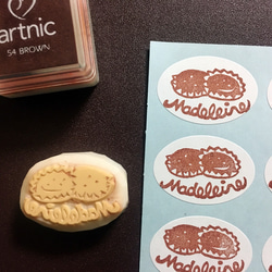 Madeleine（マドレーヌ）のテイスティシール用消しゴムはんこ（持ち