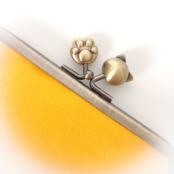 ねこ財布Aゆったりサイズ♪親子がま口のお財布（ネーブルイエロー×ネコ玉肉球） 2枚目の画像