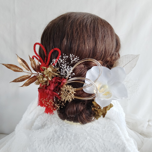 胡蝶蘭和装髪飾り 金の胡蝶蘭とリボンの髪飾り 結婚式 卒業式 成人式