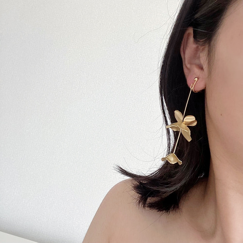 ゴールドフラワーピアス　結婚式 イヤリング ピアス ゴールド フラワー 花 ウェディング