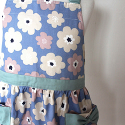 100-160 斯堪的納維亞花卉圖案圍裙套裝（褶邊、童裝、兒童圍裙、吊帶） 第5張的照片