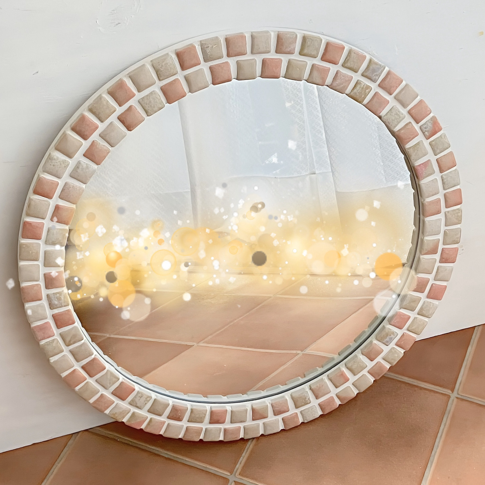 ぷっくりタイルのマーブル模様の鏡 フレンチピンク＆ベージュ　壁掛けウォールミラー　美濃焼モザイクタイル