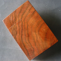 幸運を呼ぶ【黒柿】孔雀杢の木製名刺入れ【即日発送】 名刺入れ