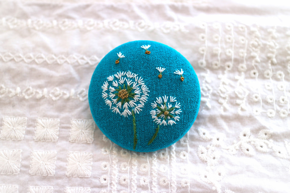 たんぽぽ＊手刺繍のブローチ＊Bleu Ciel ブローチ chai&stroll 通販