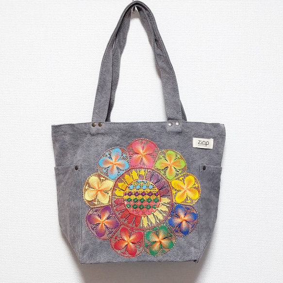 ニャンドゥティレースの大きめのポケット付きトートバッグ グレー LGTG-PT-MT 1枚目の画像