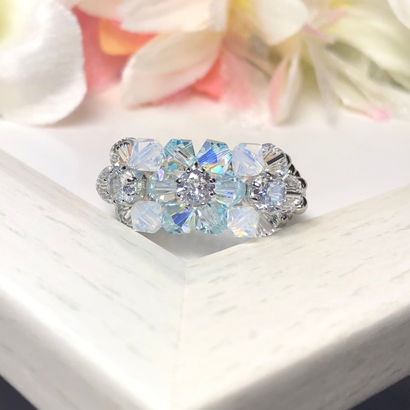 再販》小花のリング〜ライトブルークリスタル〜【キュービック