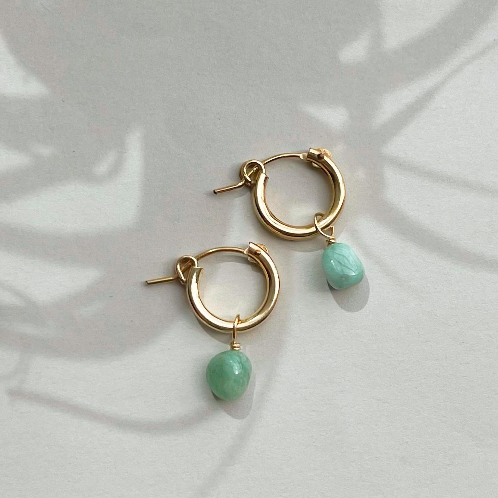 Emerald Hoop pierce Light green（14KGF）ピアス/イヤリング