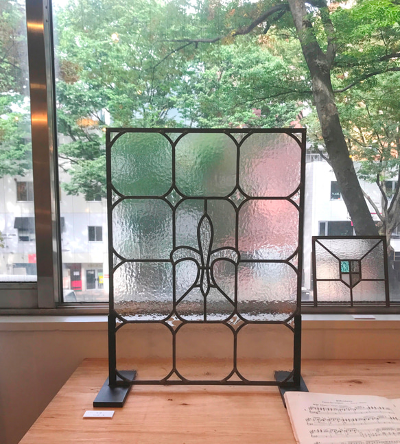 「無色＆フルールドリス」ステンドグラスパネル フルール