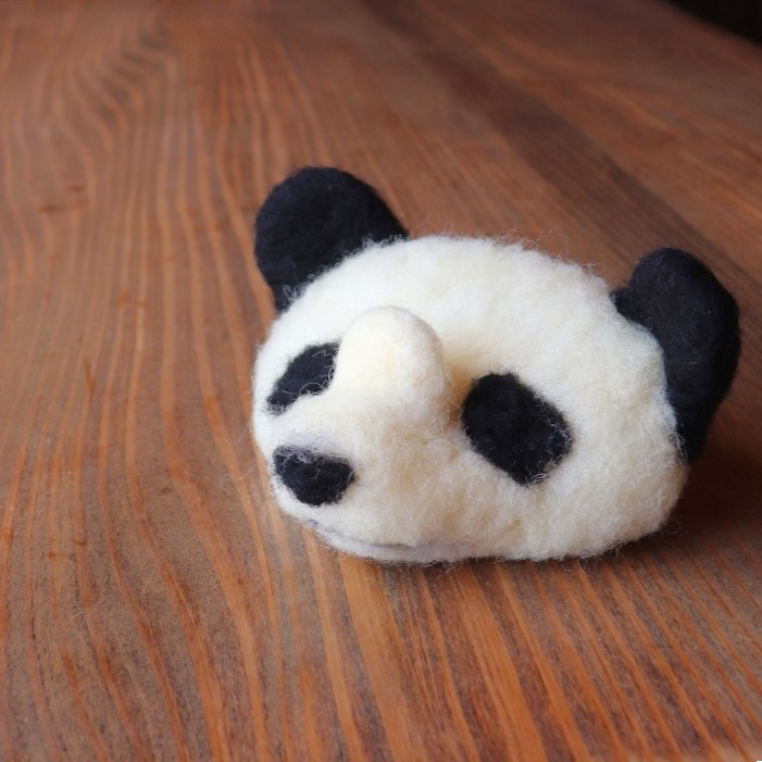 幅約8㎝　体重約180g 本物の様！ 超リアルなパンダの置物 全長約15cm