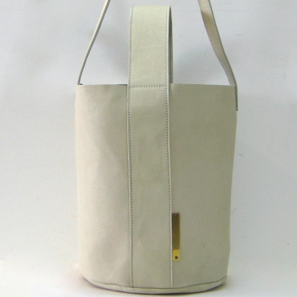 バケット グレージュ　本革製　バケツ型バッグ 2枚目の画像