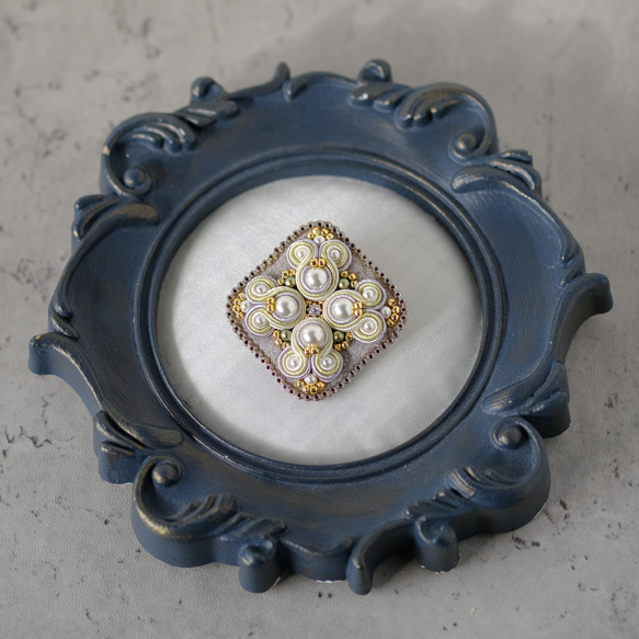 まるしかくなブローチ（アイボリーゴールド）/ソウタシエ刺繍/soutache/ご褒美 3枚目の画像