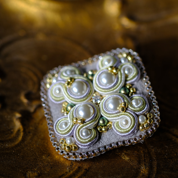 まるしかくなブローチ（アイボリーゴールド）/ソウタシエ刺繍/soutache/ご褒美 7枚目の画像