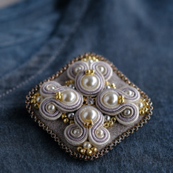 NEWカラー まるしかくなブローチ（クリーム）/ソウタシエ刺繍/soutache/ご褒美 2枚目の画像