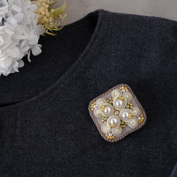まるしかくなブローチ（アイボリーゴールド）/ソウタシエ刺繍/soutache/ご褒美 2枚目の画像