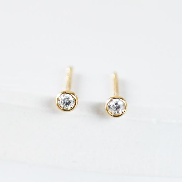 K18 ホワイトダイヤモンド ピアス  BZ011