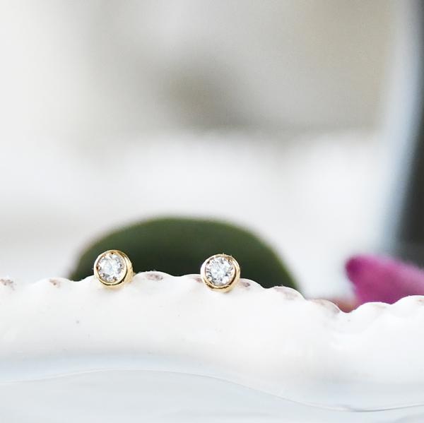 K18 ホワイトダイヤモンド ピアス  BZ011