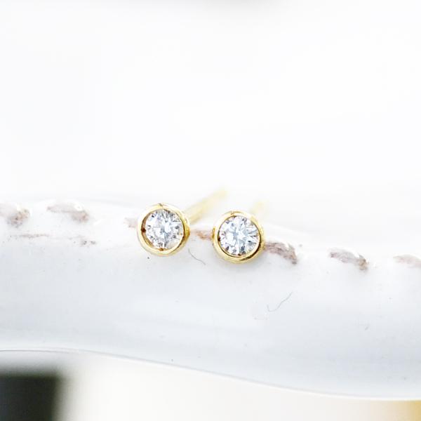 K18 ホワイトダイヤモンド ピアス  BZ011