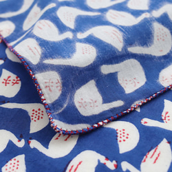 木版染色版畫大手帕十字頭巾（天鵝/藍色）。 第3張的照片