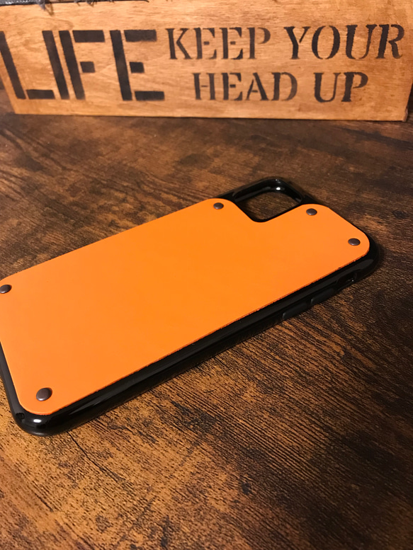本革 iPhoneケース オレンジ色 名入れ刻印無料 オリジナルスマホケース 背面タイプ 1枚目の画像