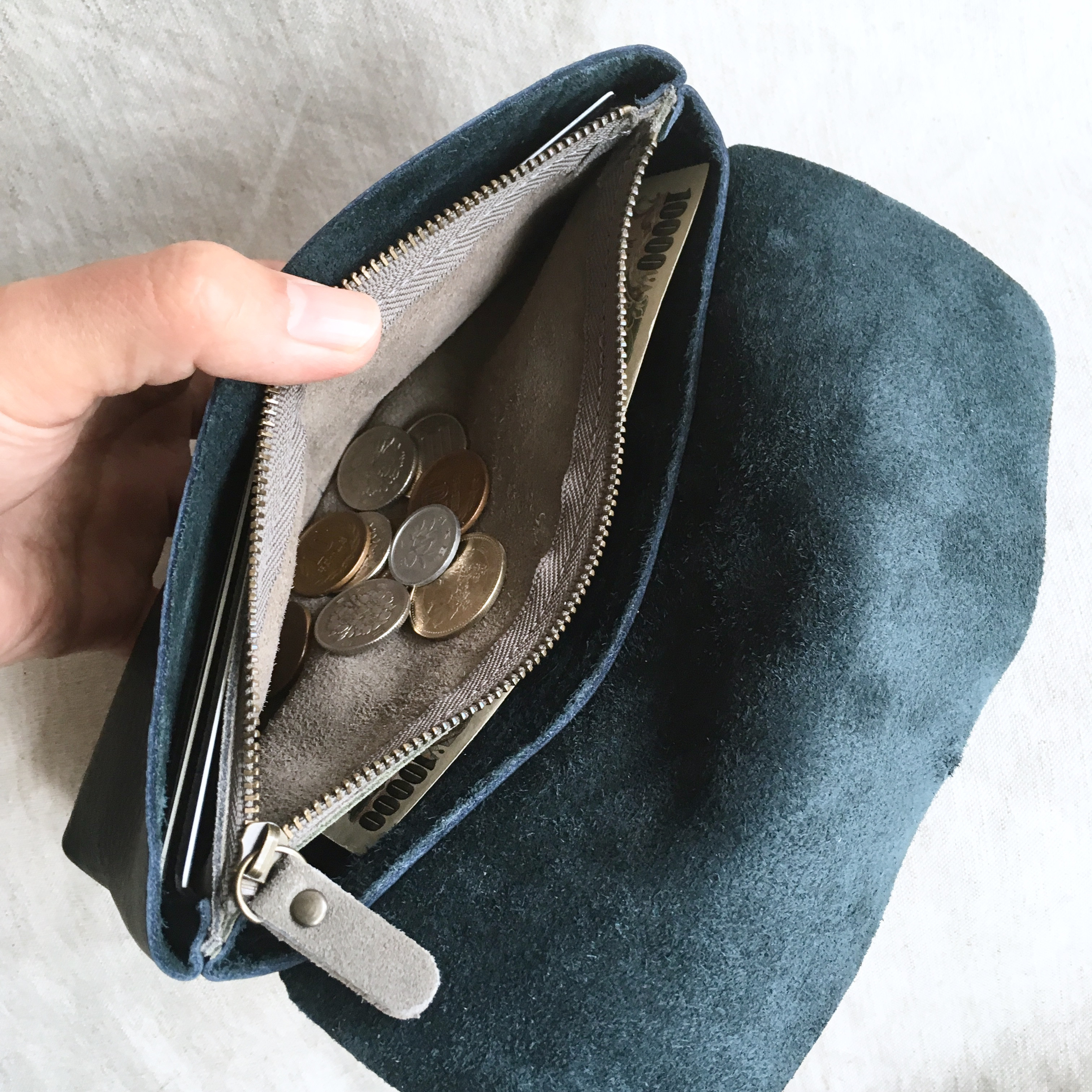 『2025再販』牛シュリンクレザーと牛床ベロアのシンプル長財布【スカイブルー】