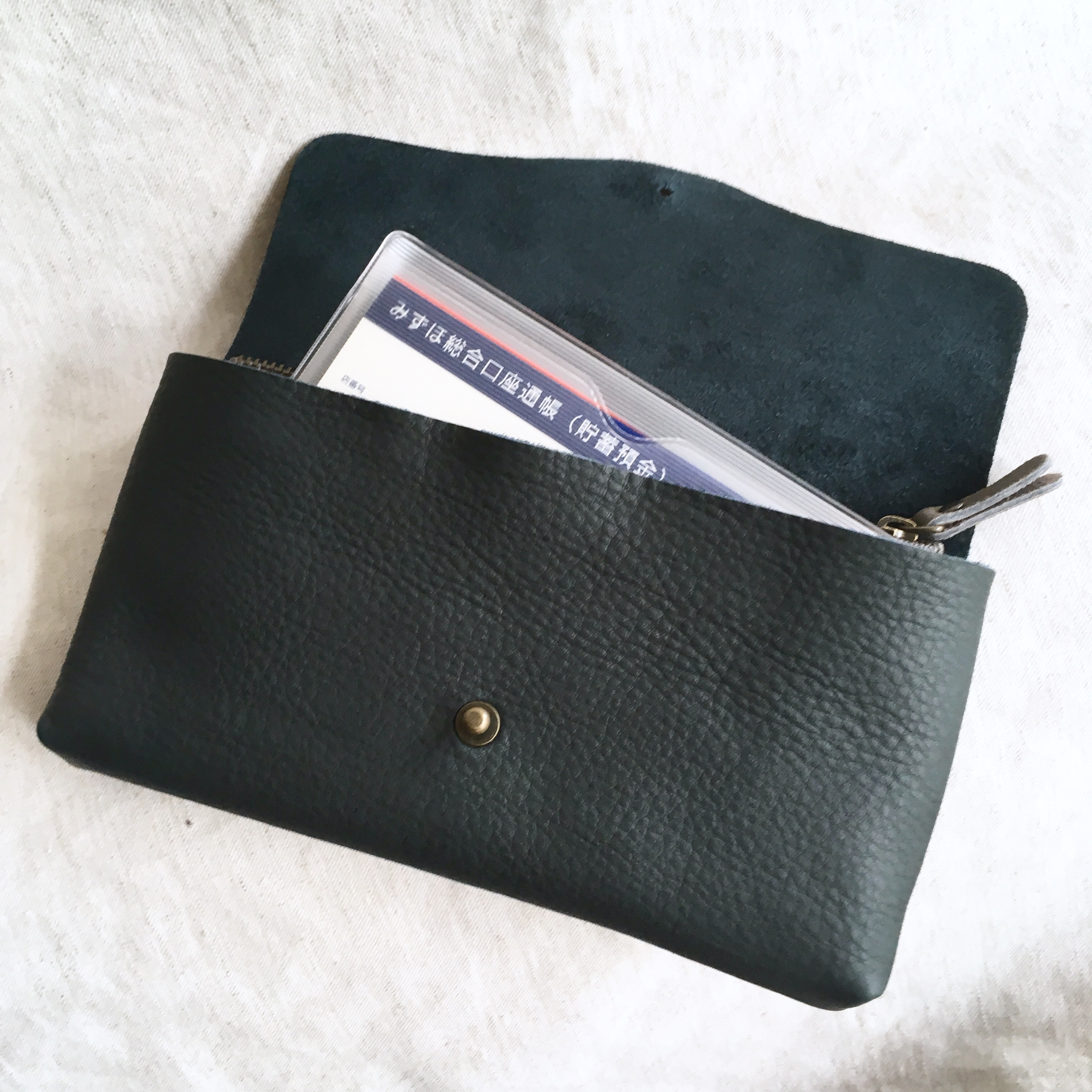 『2025再販』牛シュリンクレザーと牛床ベロアのシンプル長財布【スカイブルー】