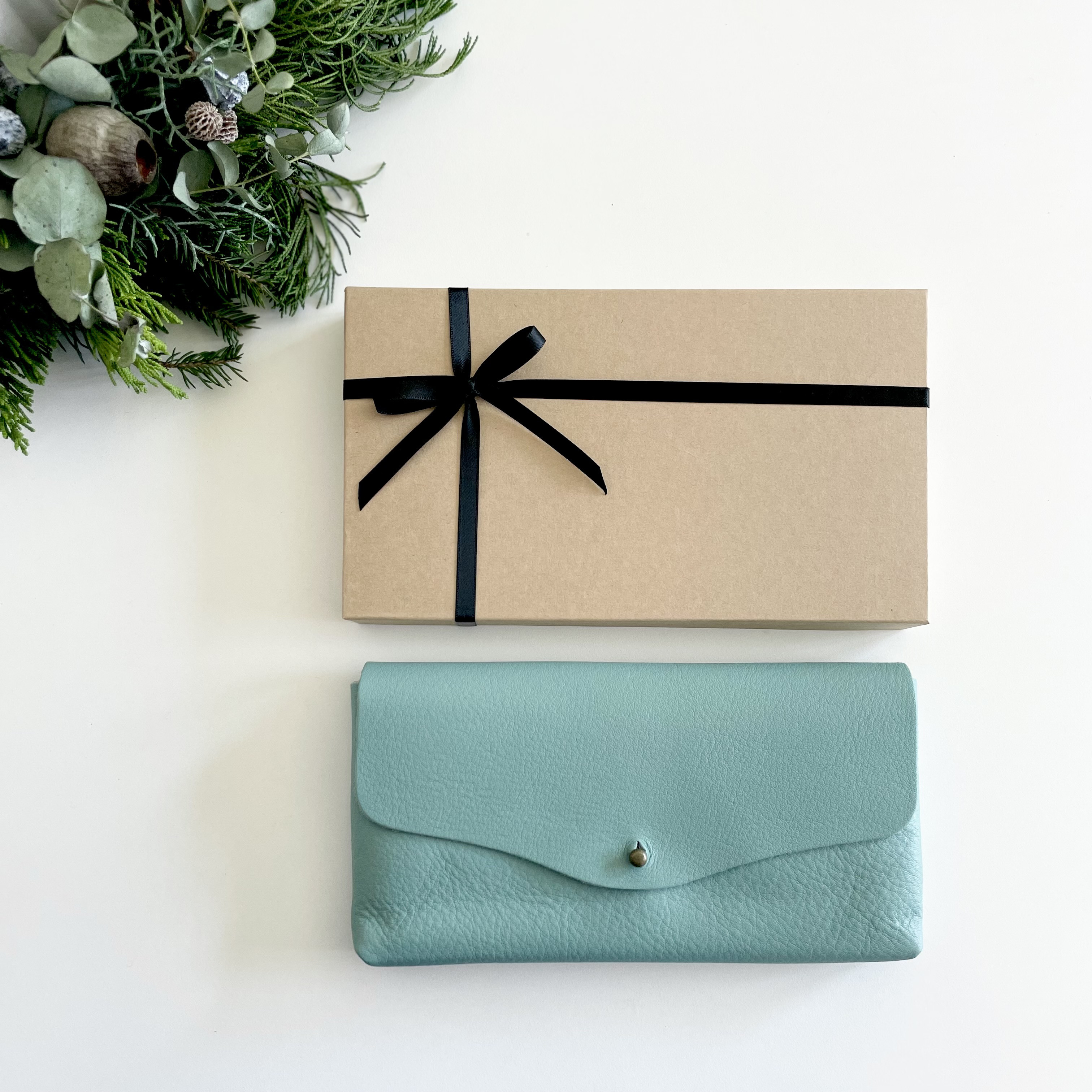 『2025再販』牛シュリンクレザーと牛床ベロアのシンプル長財布【スカイブルー】