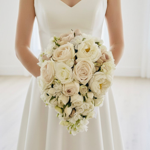 ウェディングブーケ ホワイト 白 アンティーク ティアドロップブーケ