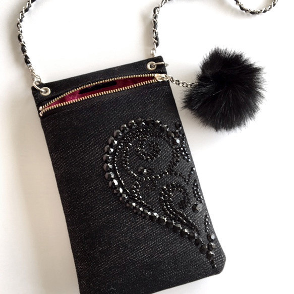 ♡Black Heartポシェット：オールブラックスマホポシェット／フォーマルな装いにも○