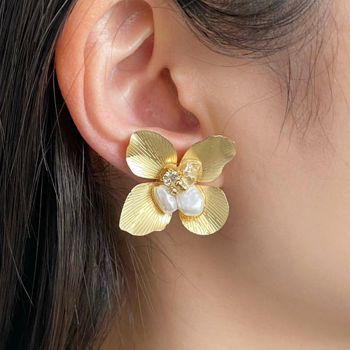 Perl flower 大ぶりピアス・イヤリング ピアス（スタッド・一粒 