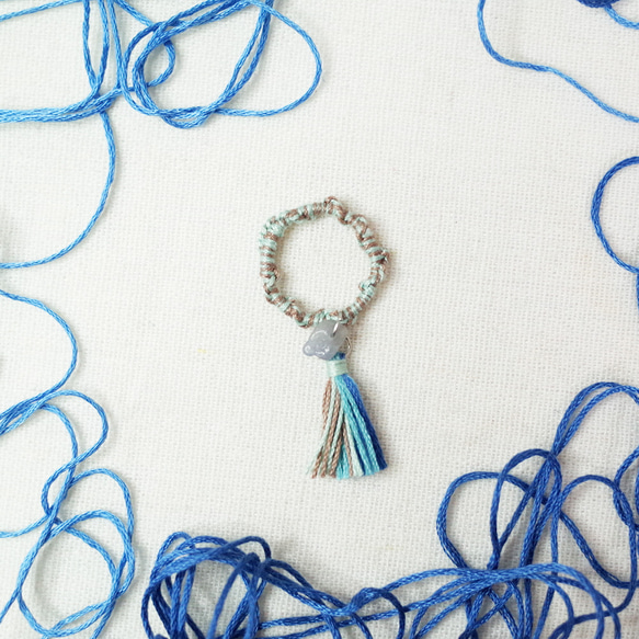 手編み指輪 リング ツイスト水色 ブルーアベンチュリン 1枚目の画像
