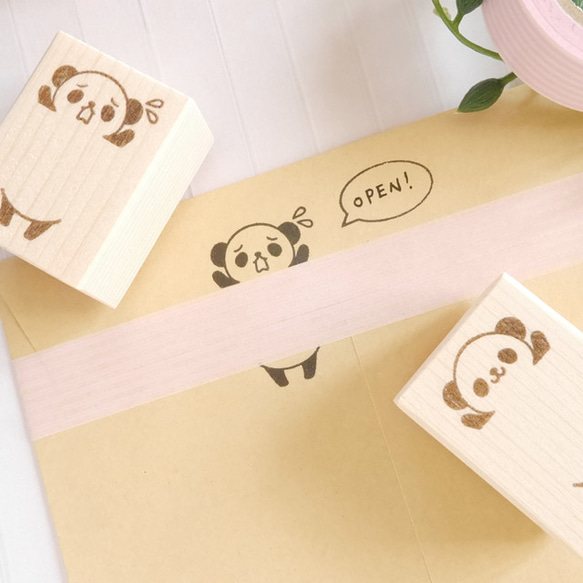 【選べるデザイン】「助けてー！」マスキングテープ貼られちゃったパンダはんこ（お手紙の封や手帳に♪） 1枚目の画像