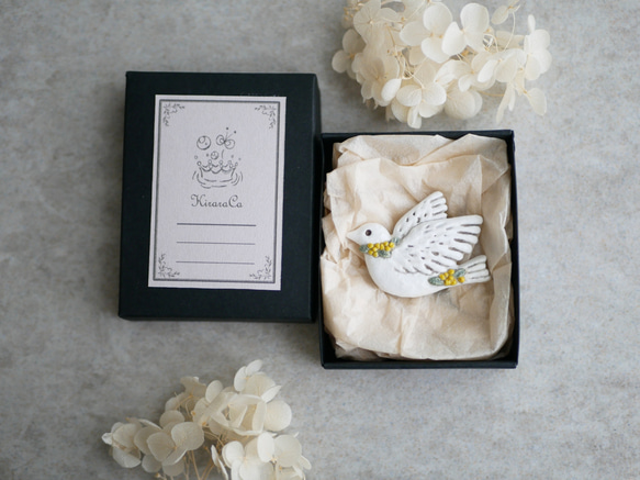 (春限定)おめかしミモザハトのブローチ　 5枚目の画像