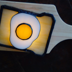 ステンドグラスの目玉焼きトースト型テーブルライト 人感センサー付き 3枚目の画像