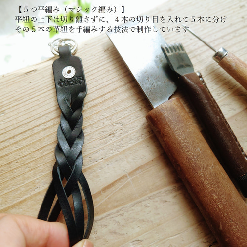 特集掲載》【革にゃんこ】ホックでワンタッチ！猫キーホルダー 【平