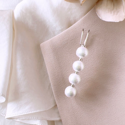 豐富的白色棉質珍珠胸針，長度約 5 厘米，珍珠 8 毫米 第2張的照片