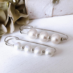 豐富的白色棉質珍珠胸針，長度約 5 厘米，珍珠 8 毫米 第9張的照片