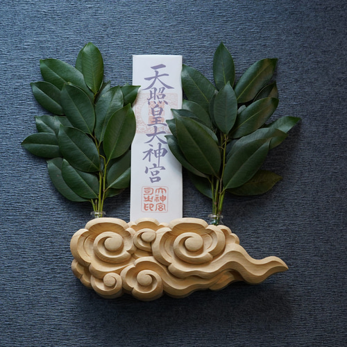 木曽桧彫刻神棚 祈り雲 ~五つ渦~（壁掛け式モダン神棚） タペストリー