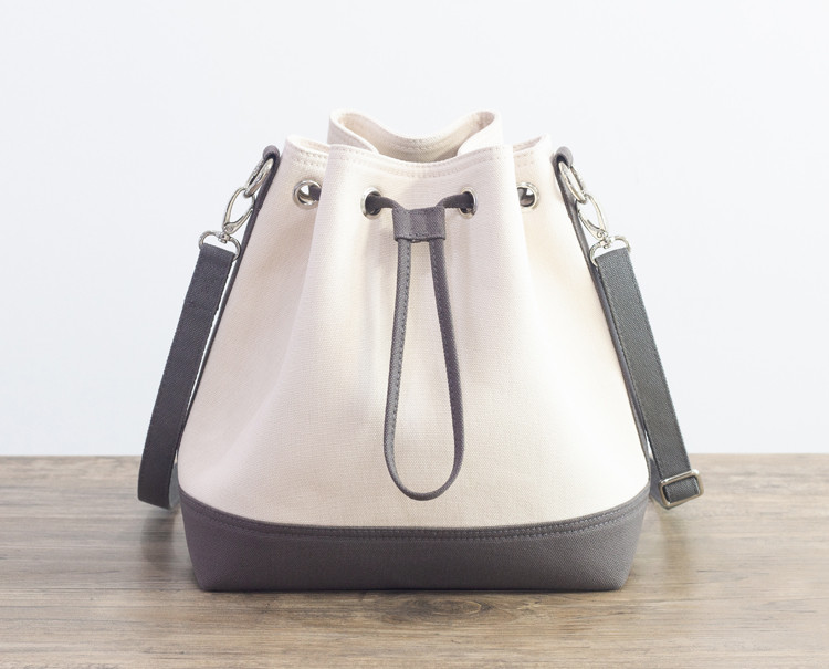 ［Lサイズ］帆布3WAY巾着バッグ【キナリｘグレー】ショルダー・斜めがけ・リュック｜キャンバス｜通勤・お出かけ・旅行