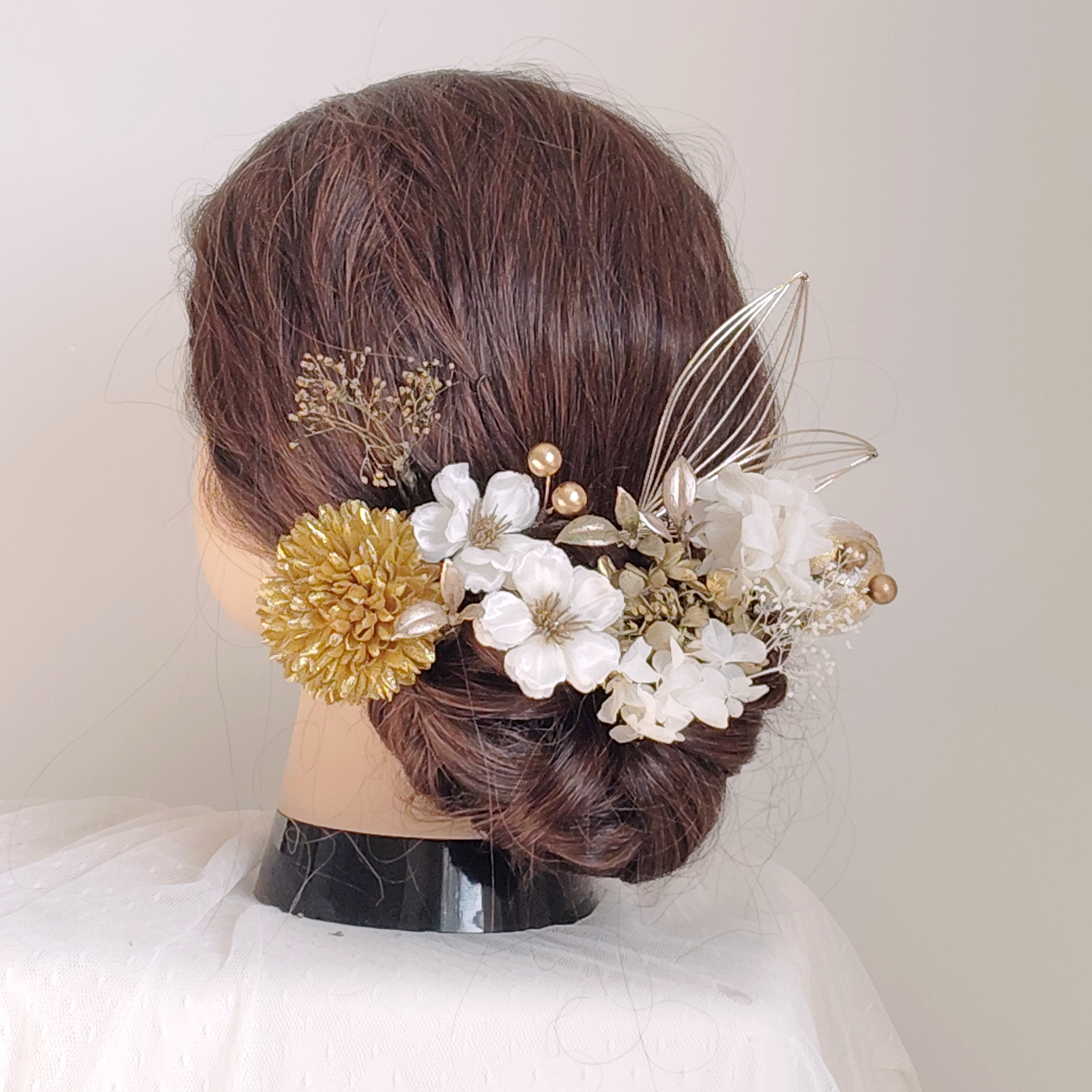 上品マムと林檎の花の髪飾り　白無垢　 ゴールドベージュ　白金　水引 　髪飾り　 ヘッドドレス　 ヘアアクセサリー　前撮り