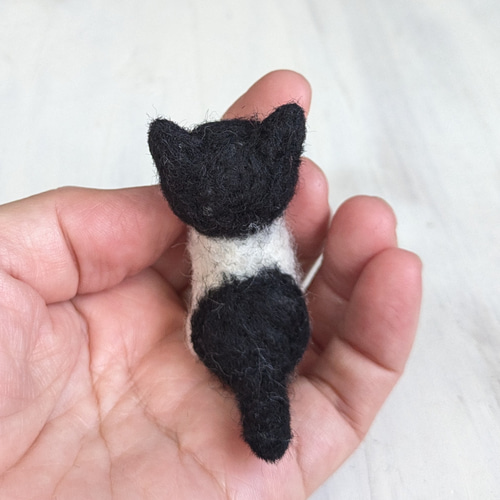 【確認用】くろぶち猫さん✻羊毛フェルト □再販 羊毛フェルトの小さな子猫(黒ぶち猫) 猫グッズ 猫雑貨