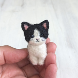 羊毛フェルト猫 ◾再販 羊毛フェルトの小さな子猫(グレーぶち) 猫グッズ 猫雑貨