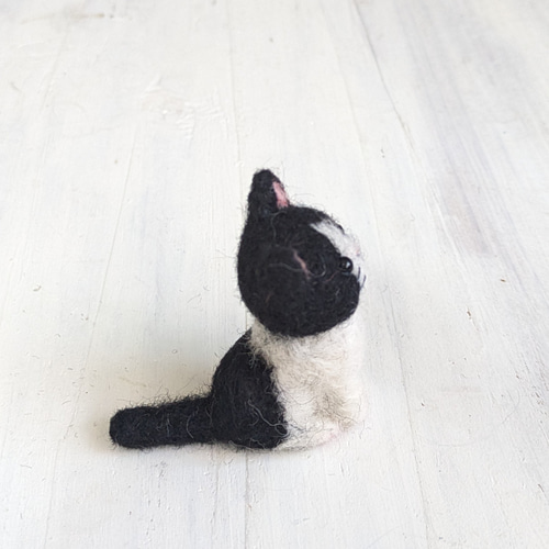 【確認用】くろぶち猫さん✻羊毛フェルト □再販 羊毛フェルトの小さな子猫(黒ぶち猫) 猫グッズ 猫雑貨