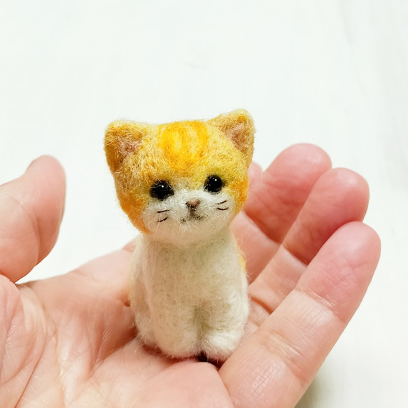 ◾受注制作　羊毛フェルトの小さな子猫(茶とら猫)　猫グッズ　猫雑貨　猫マスコット 1枚目の画像