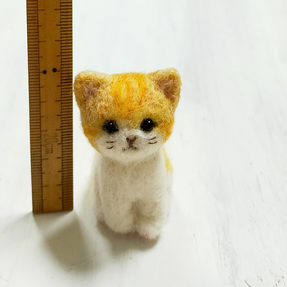 ◾受注制作　羊毛フェルトの小さな子猫(茶とら猫)　猫グッズ　猫雑貨　猫マスコット 2枚目の画像