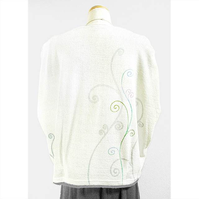 ノースリーブトップス（Vネック）（唐草模様）（生成の白色）