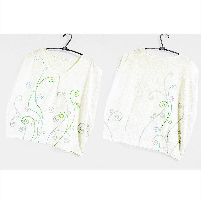 ノースリーブトップス（Vネック）（唐草模様）（生成の白色）