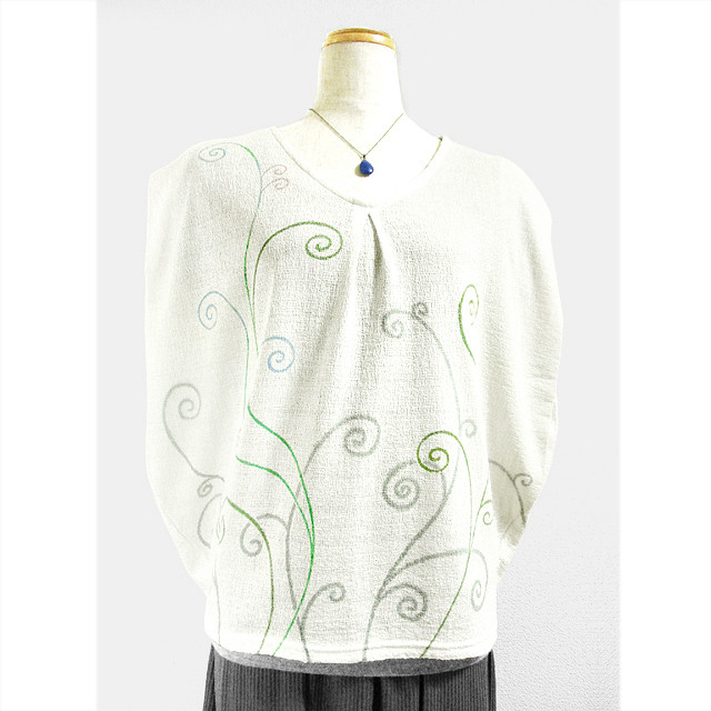 ノースリーブトップス（Vネック）（唐草模様）（生成の白色）