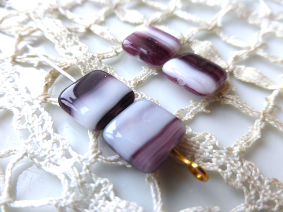 方形紫色和白色混合捷克玻璃珠 4 顆 第2張的照片
