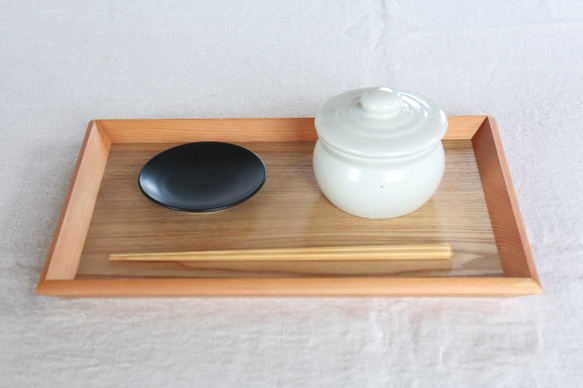 【梅干し・お漬物入れ・お砂糖入れに】 加藤さんのつくる甕（かめ）1合・白　梅干し7粒ほど入ります 13枚目の画像