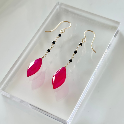 天然石〜 凛 〜 フューシャピンクカルセドニーのK14gfピアス